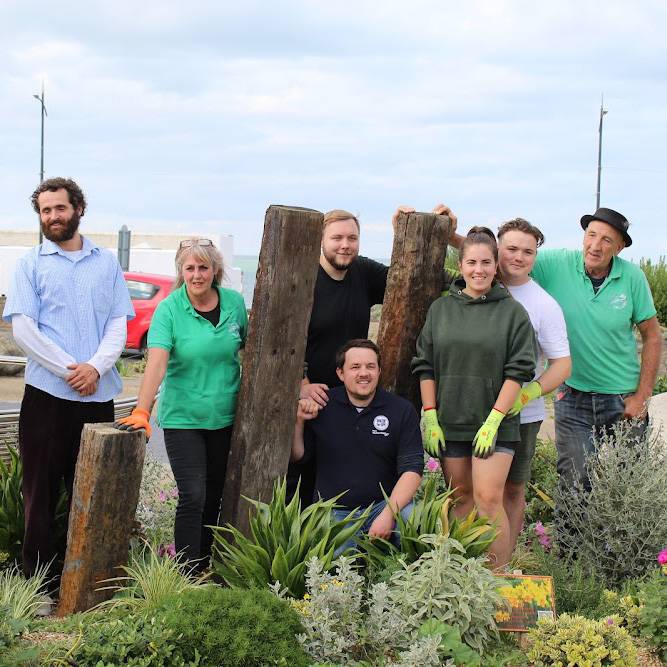 Wildernesstowonderland - volunteers in the community garden