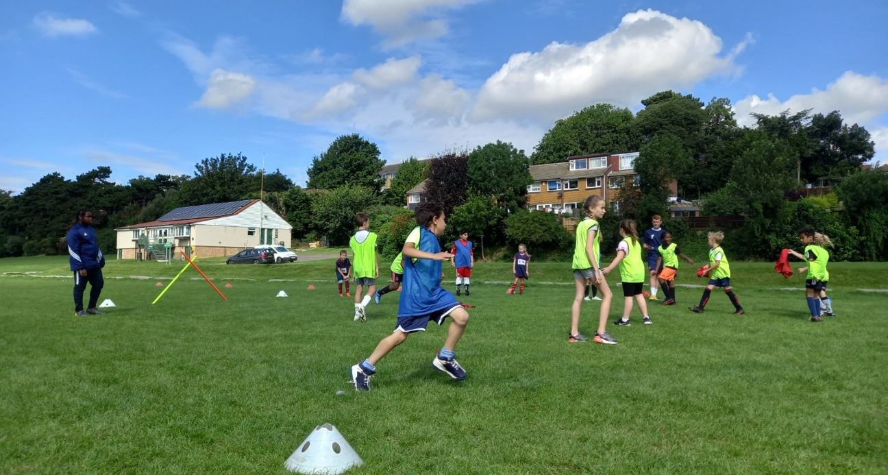 Children playing sport 